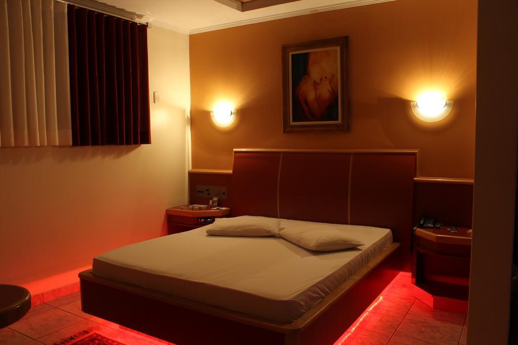 Xenon Motel  Крисиума Экстерьер фото